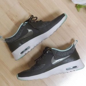 nike thea olive mint